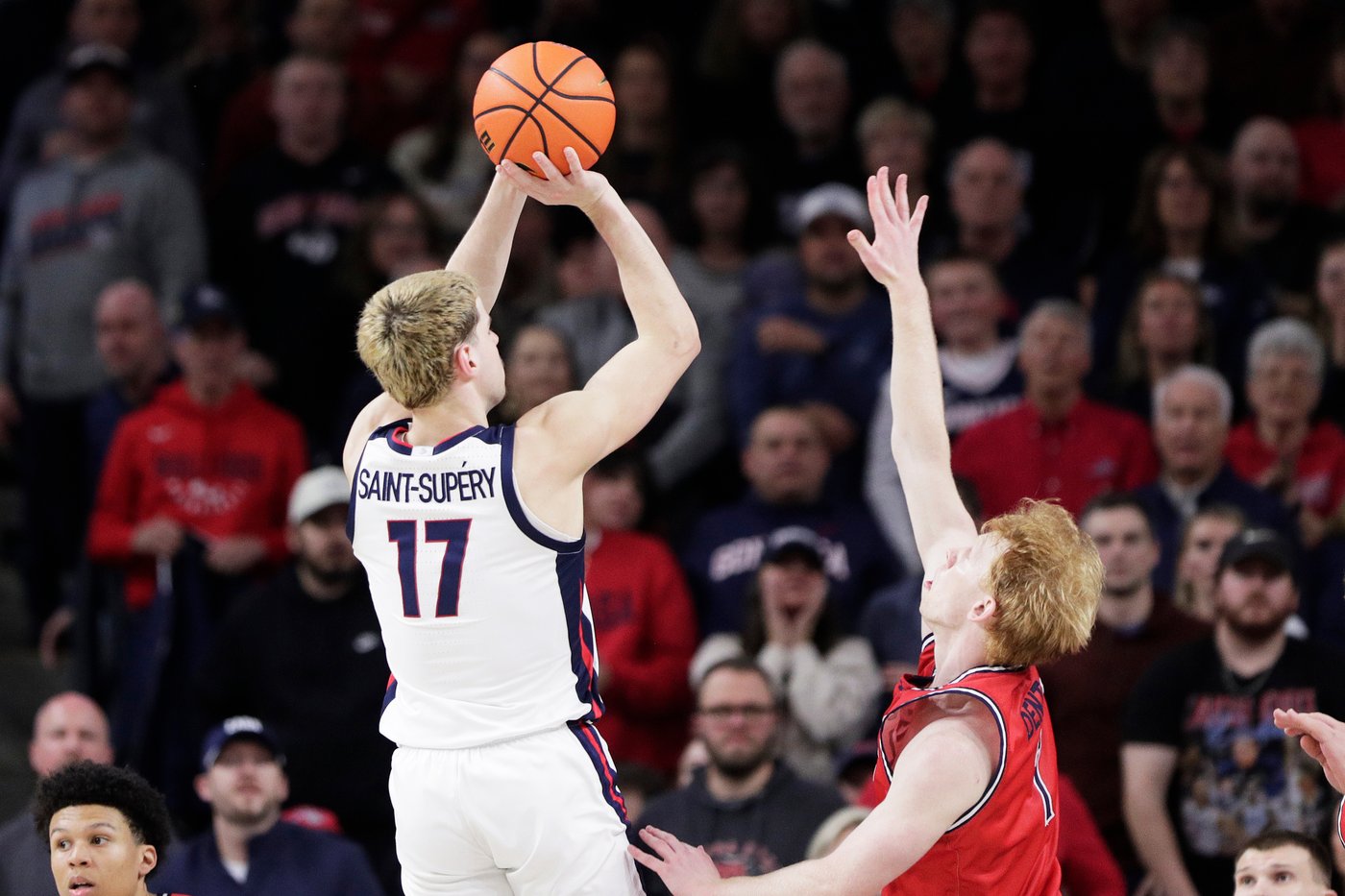 Graham Ike scores 30 points in return from injury as No. 6 Gonzaga beats Saint Mary's 73-65 | iNFOnews.ca