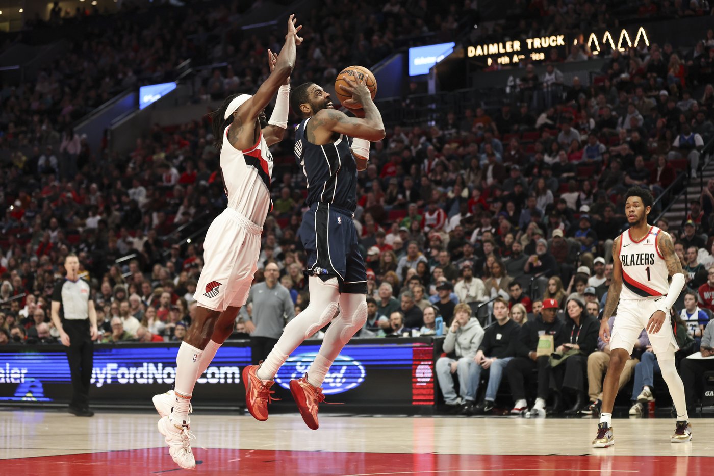Shaedon Sharpe scores 23 and Trail Blazers beat short-handed Mavs 126-122 | iNFOnews.ca