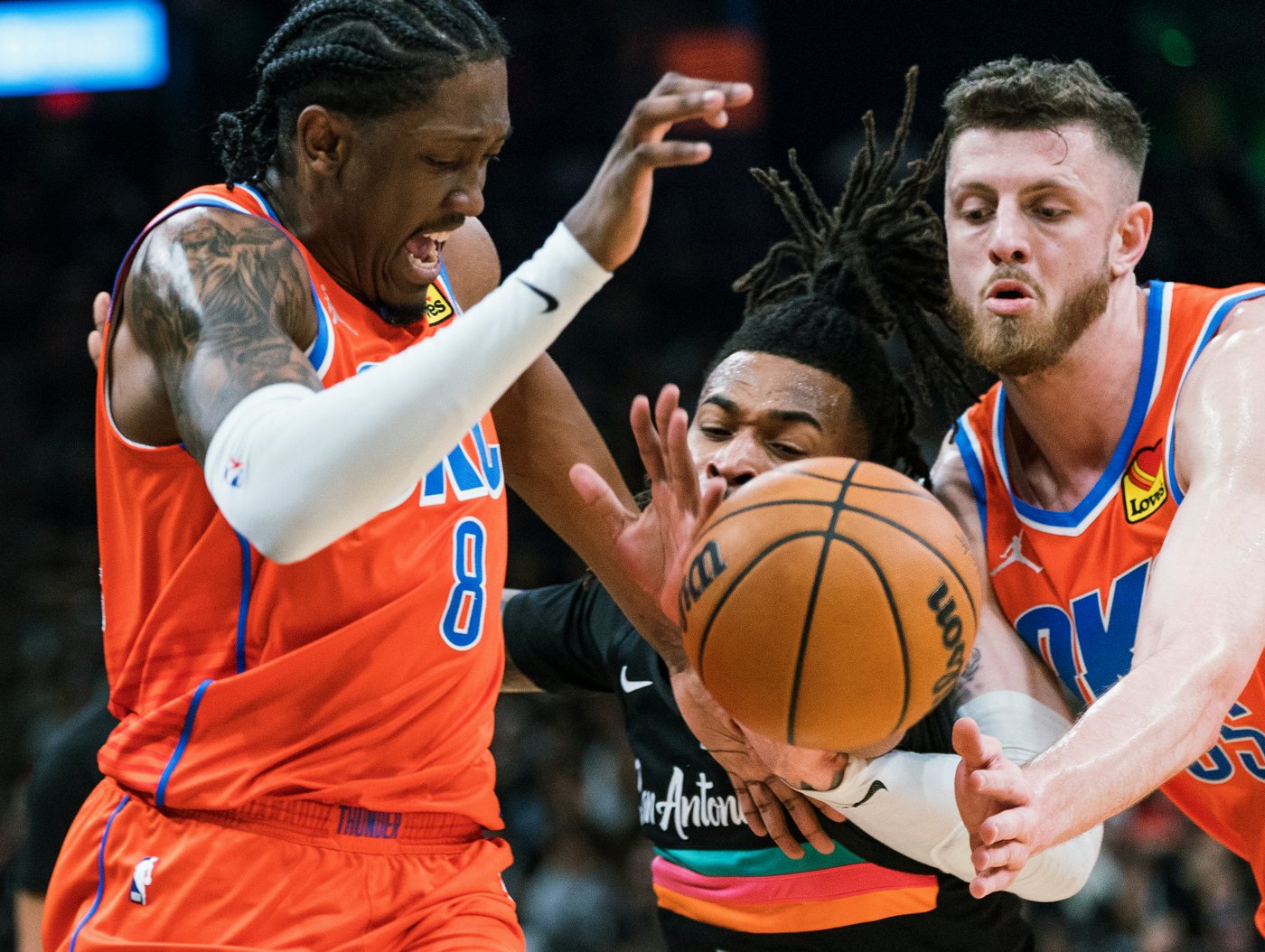 Johnson scores 25 points and Spurs win 7 straight with 130-110 win over Thunder | iNFOnews.ca