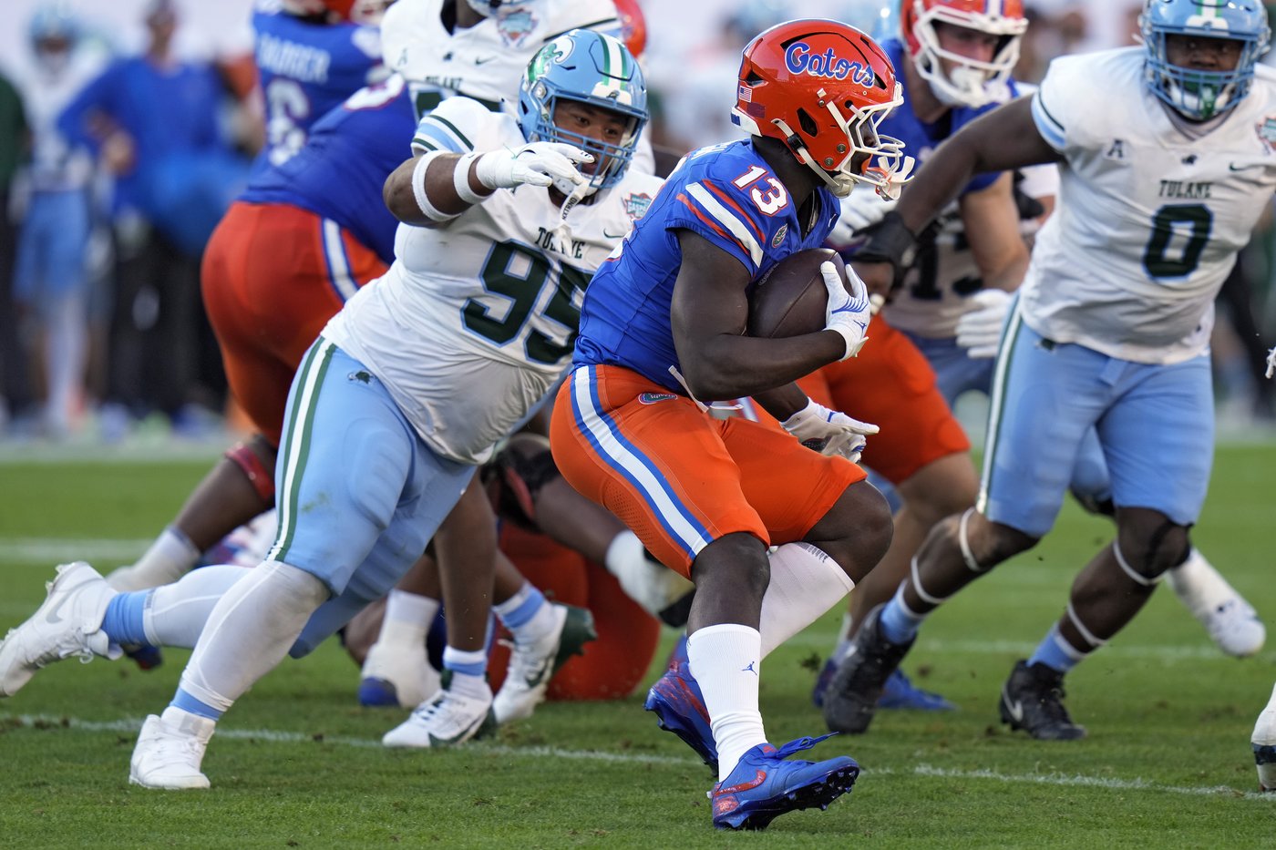 Lagway throws for 305 yards to help Florida trounce Tulane 33-8 in the Gasparilla Bowl | iNFOnews.ca
