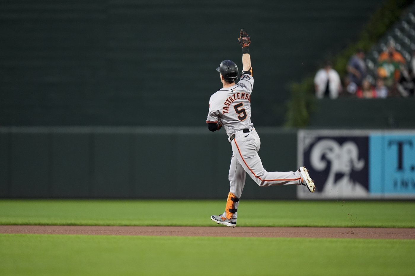 Yastrzemski and Conforto homer to help Giants beat sinking Orioles 5-3 | iNFOnews.ca