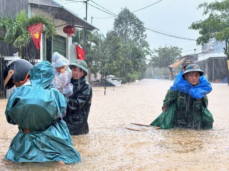 Vietnam mobilizes troops after heavy rains trigger flash floods and raise risks of landslides | iNFOnews.ca
