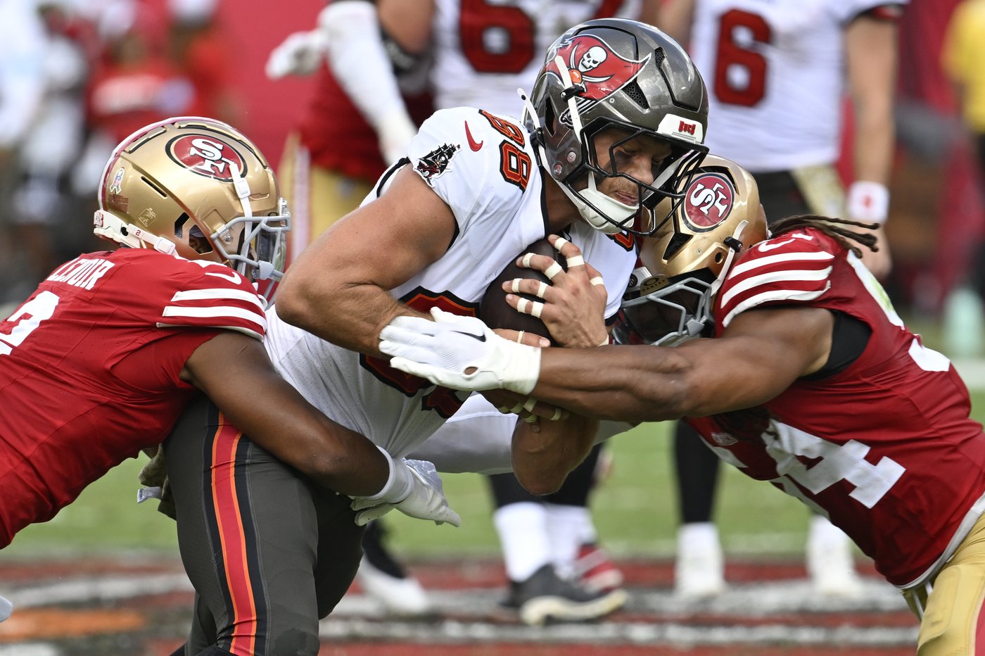 Bucs TE Cade Otton emerging as reliable target for Baker Mayfield in absence of injured receivers | iNFOnews.ca