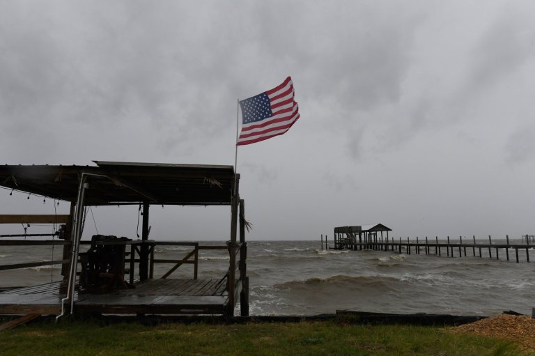 Hundreds of thousands without power after Isaias slams the Florida Panhandle and Alabama | iNFOnews.ca