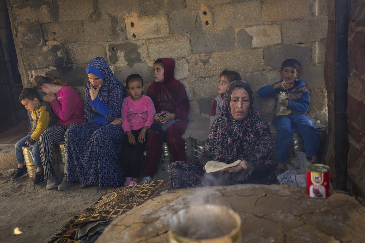 In Gaza's crowded tent camps, women wrestle with a life stripped of privacy | iNFOnews.ca