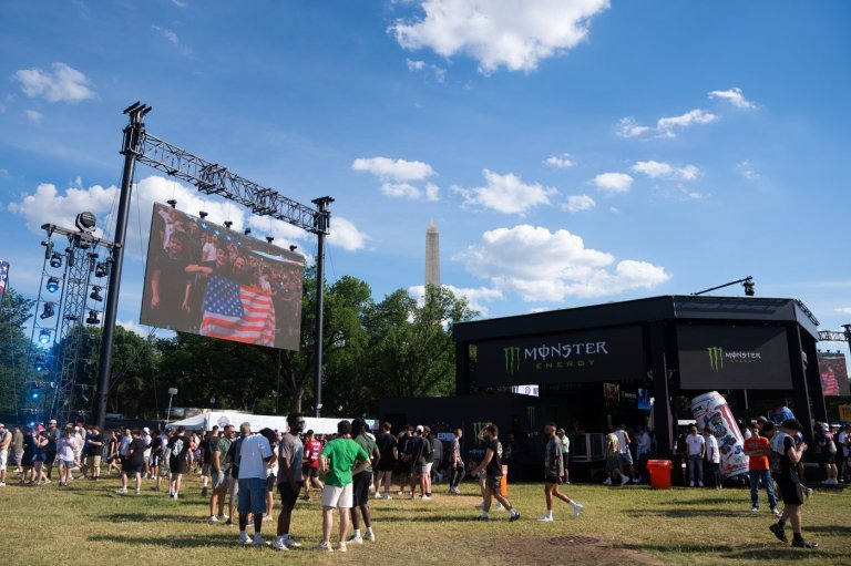 Loud and raucous: Fans gather for Trump's UFC birthday | iNFOnews.ca