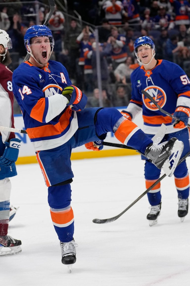 Bo Horvat lifts the Islanders to a 3-2 shootout victory over the slumping Blackhawks | iNFOnews.ca