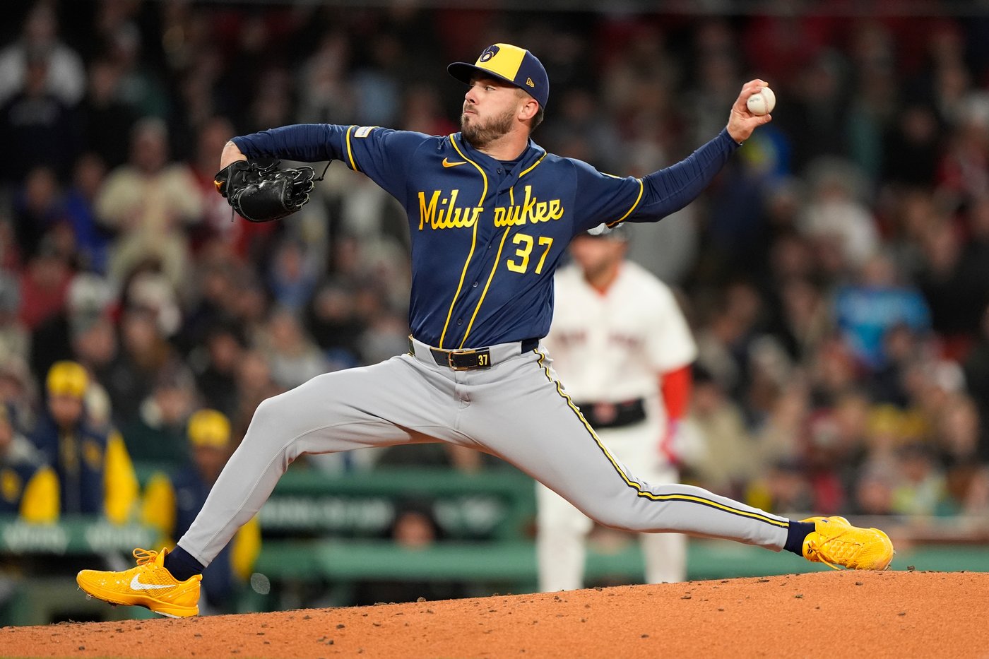 Trevor Story's 2 RBI double lifts Red Sox over Brewers 3-2 and ends 3-game skid | iNFOnews.ca
