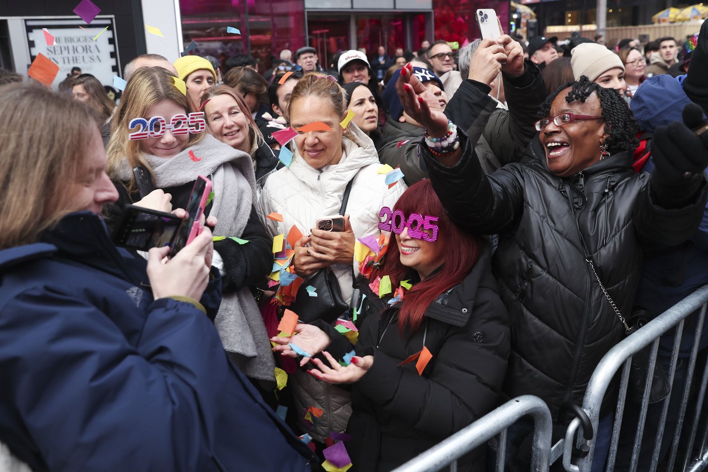 Times Square ball takes final test for New Year's Eve | iNFOnews.ca