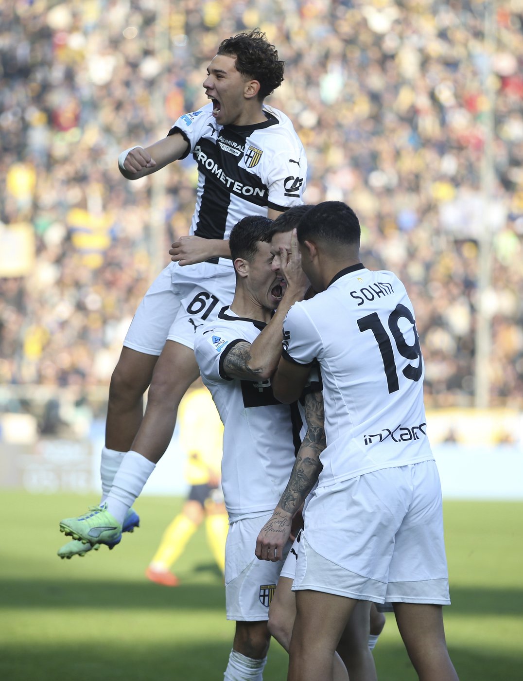 Serie A title race loses significance after Fiorentina player collapses on field | iNFOnews.ca