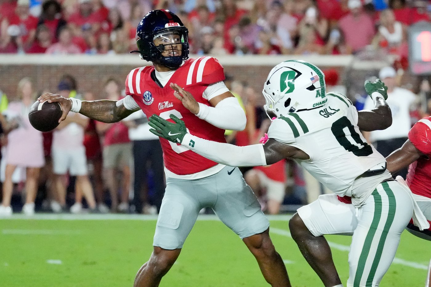 No. 9 Ole Miss rolls past Charlotte 41-9 behind Trinidad Chambliss’ 2 TD passes | iNFOnews.ca No. 9 Ole Miss rolls past Charlotte 41-9 behind Trinidad Chambliss’ 2 TD passes | iNFOnews.ca