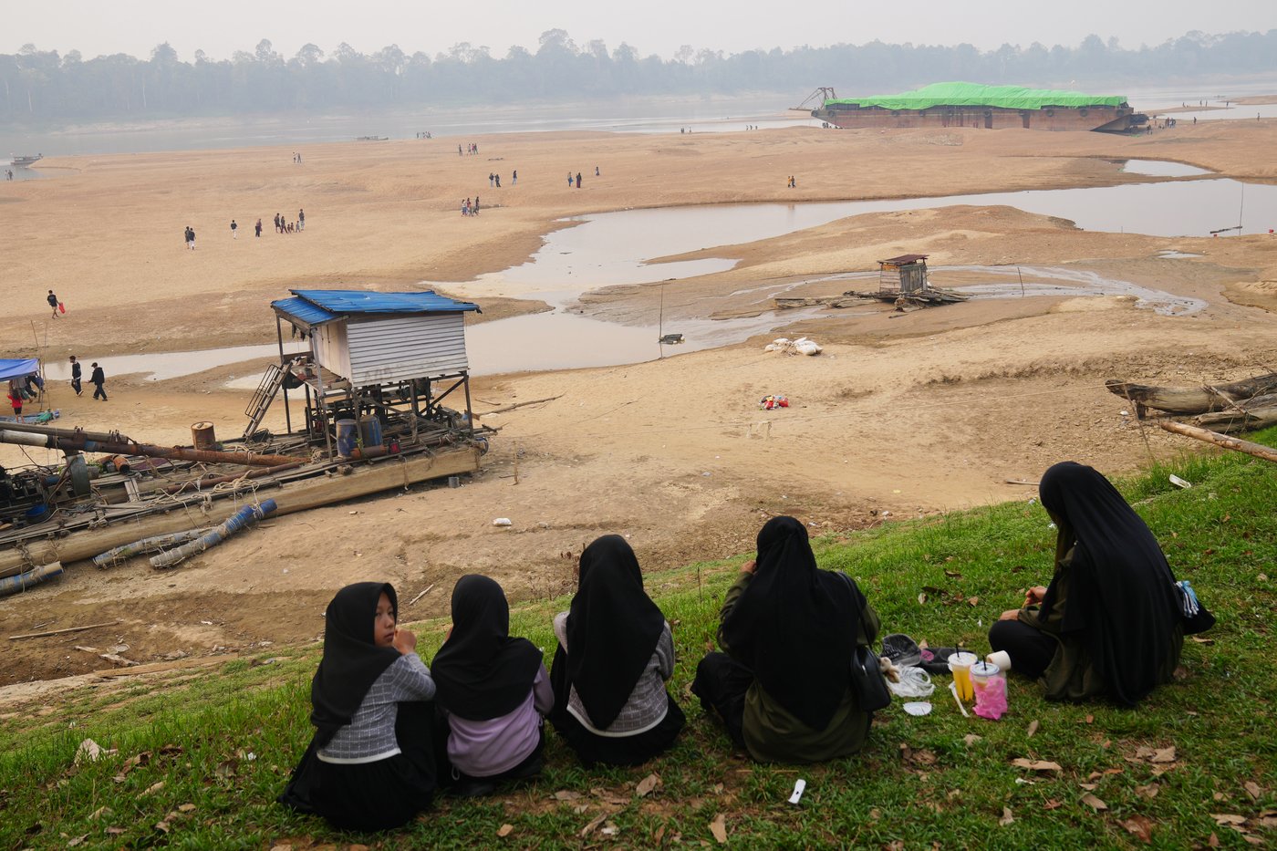 Indonesian villagers on Borneo struggle for water as El Niño intensifies peatland fires | iNFOnews.ca Indonesian villagers on Borneo struggle for water as El Niño intensifies peatland fires | iNFOnews.ca