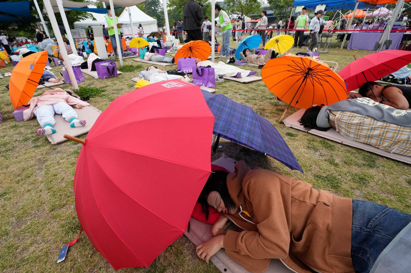 Sleep takes center stage at Seoul's Han River Nap Competition, in photos | iNFOnews.ca