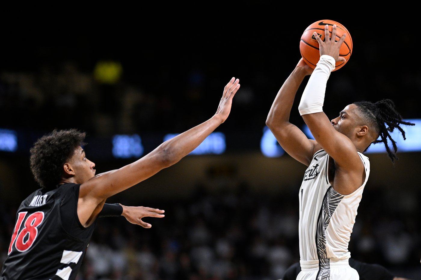 No. 25 UCF beats Cincinnati 73-72 on Themus Fulks' jumper in final seconds | iNFOnews.ca No. 25 UCF beats Cincinnati 73-72 on Themus Fulks' jumper in final seconds | iNFOnews.ca
