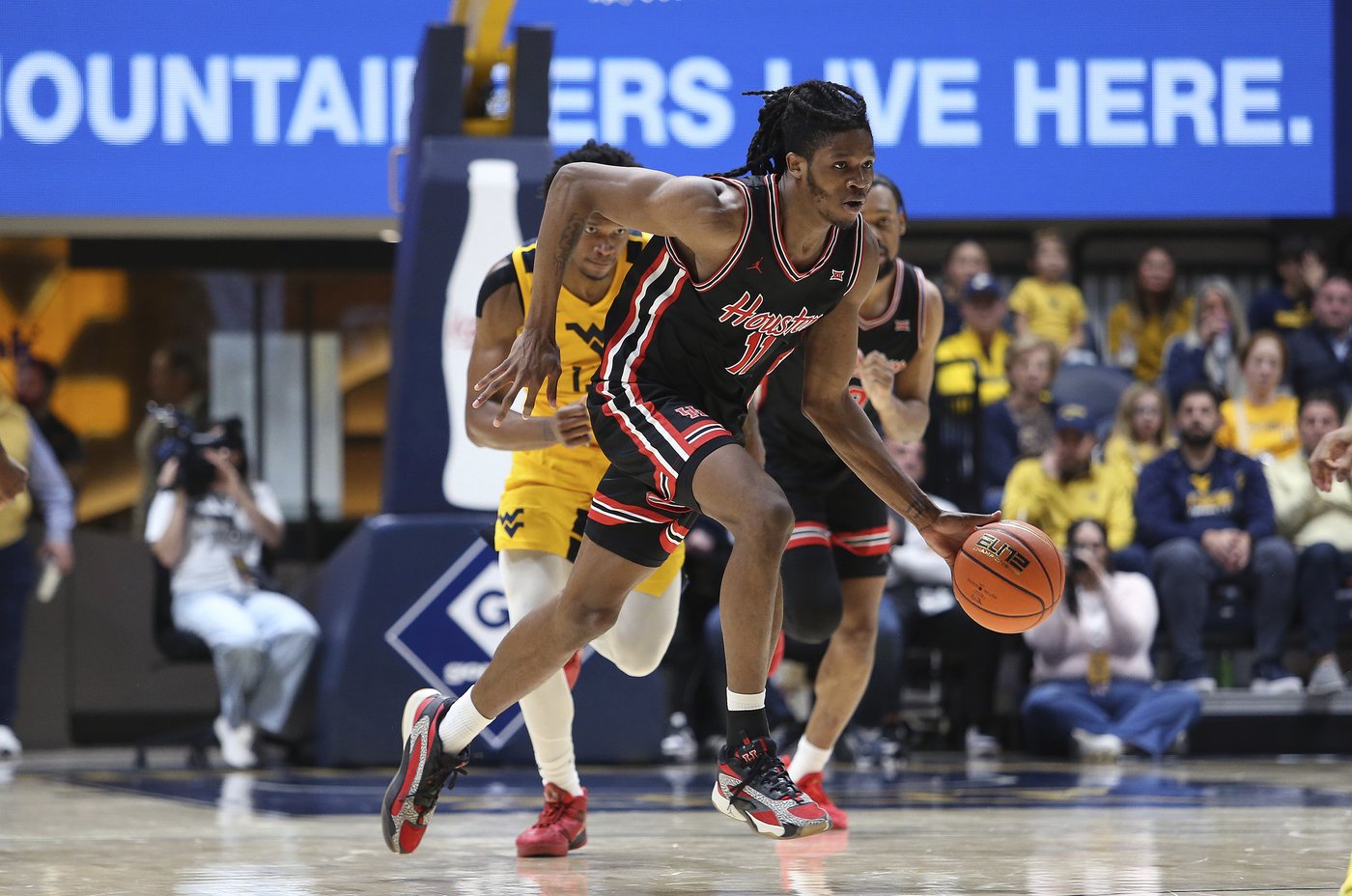 Strength-sapping defense fuels No. 6 Houston's 13-game winning streak | iNFOnews.ca Strength-sapping defense fuels No. 6 Houston's 13-game winning streak | iNFOnews.ca