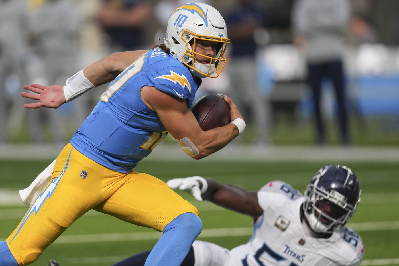 Justin Herbert has TDs passing and rushing as Chargers beat Titans 27-17 for 3rd straight win | iNFOnews.ca