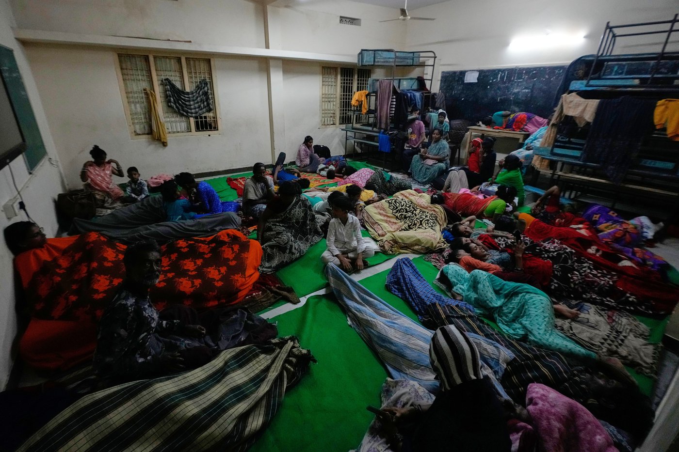 India evacuates tens of thousands as Cyclone Arnab nears eastern coast in Andhra Pradesh state | iNFOnews.ca