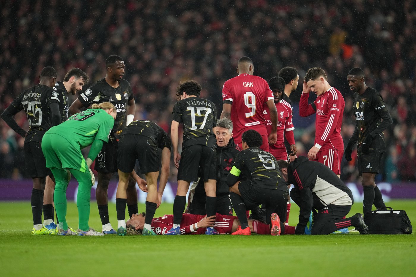 Hugo Ekitike injury looks 'really bad' in potential blow for Liverpool and France | iNFOnews.ca Hugo Ekitike injury looks 'really bad' in potential blow for Liverpool and France | iNFOnews.ca