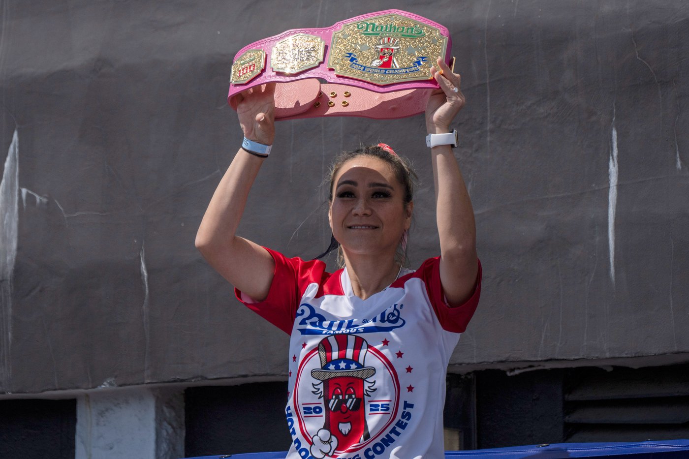 Joey Chestnut reclaims title in Nathan's Famous hot dog eating contest, wins 17th Mustard Belt | iNFOnews.ca Joey Chestnut reclaims title in Nathan's Famous hot dog eating contest, wins 17th Mustard Belt | iNFOnews.ca