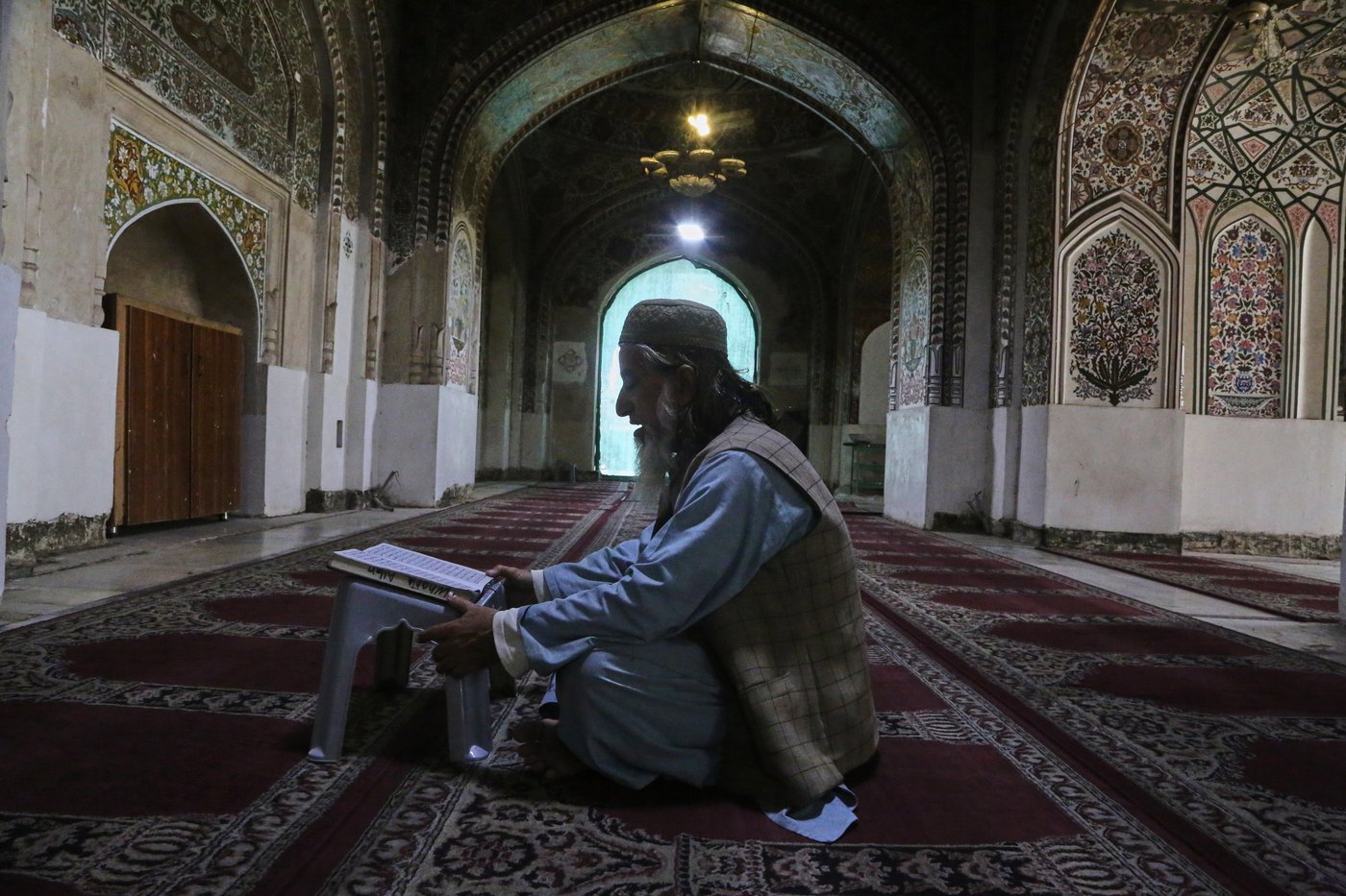 Ramadan ushers in a month of fasting, worship and charity for Muslims, in photos | iNFOnews.ca