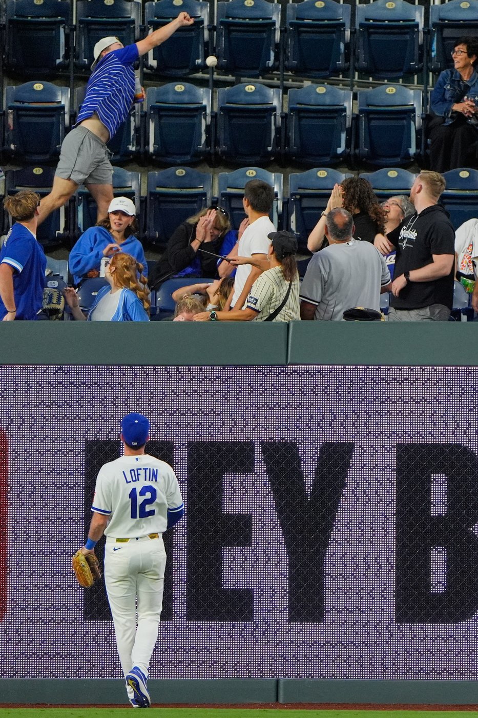 Meidroth, Grichuk hit 3-run shots, White Sox beat Royals 14-11 to remain a game back in AL Central | iNFOnews.ca Meidroth, Grichuk hit 3-run shots, White Sox beat Royals 14-11 to remain a game back in AL Central | iNFOnews.ca