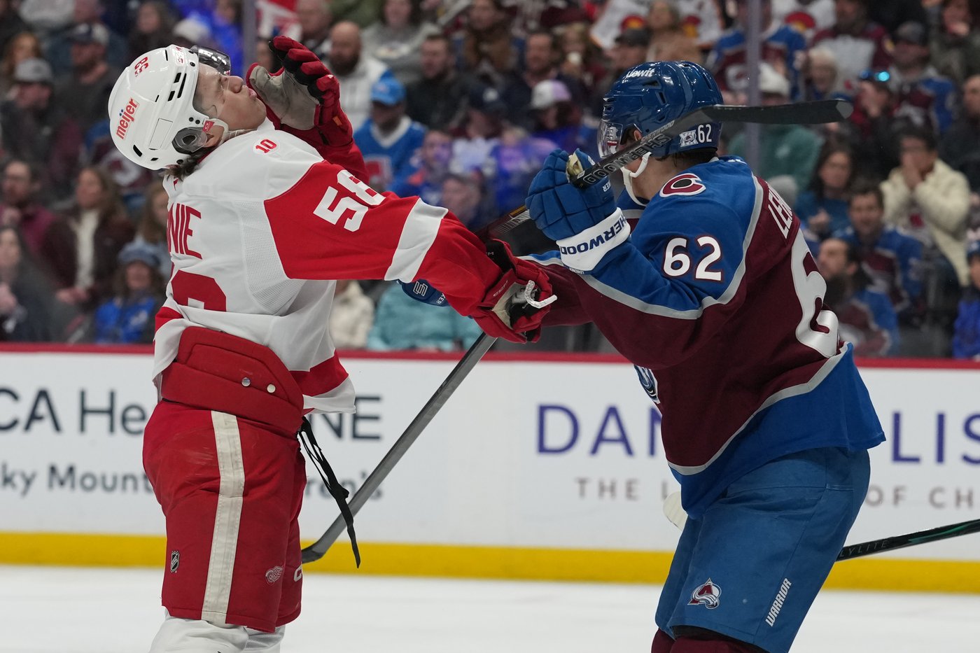 Gibson and Raymond power Red Wings to a 2-0 victory over the Avalanche | iNFOnews.ca