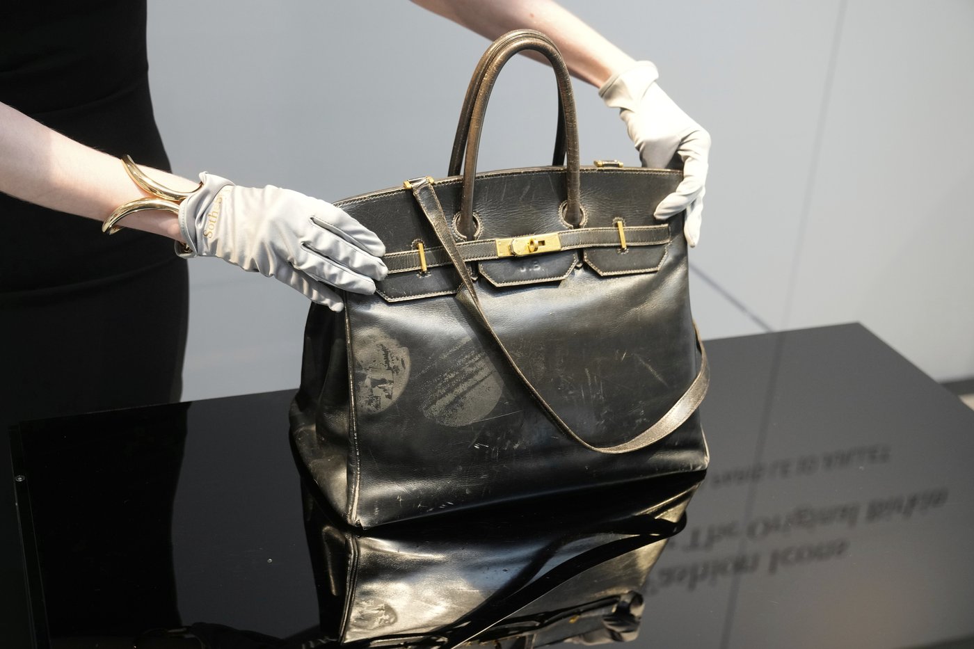 Jane Birkin’s original Hermès bag sells at auction for whopping 8.6 million euros | iNFOnews.ca Jane Birkin’s original Hermès bag sells at auction for whopping 8.6 million euros | iNFOnews.ca