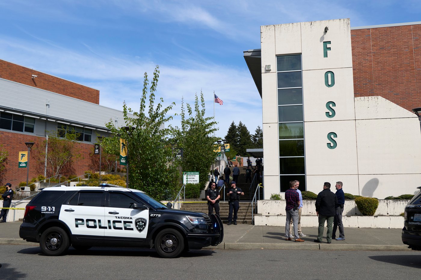 Stabbing at Washington state high school wounds 6, including suspect, police say | iNFOnews.ca Stabbing at Washington state high school wounds 6, including suspect, police say | iNFOnews.ca