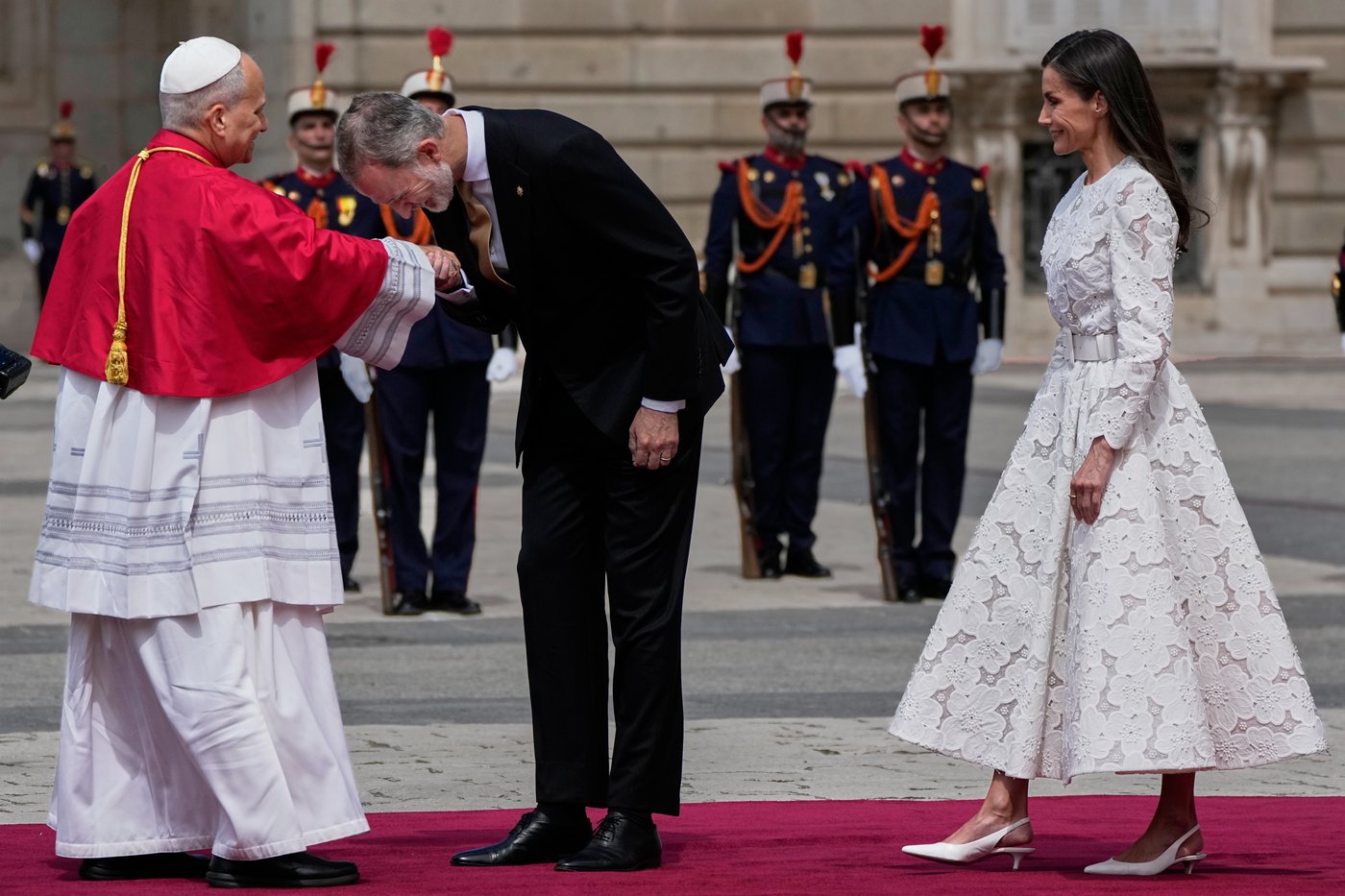 Pope's Mass in Spain features iconic procession along flower-carpeted route in sign of popular piety | iNFOnews.ca