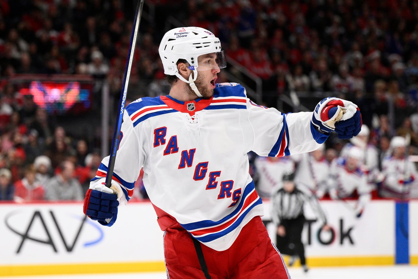 Rangers score 5 goals in the 3rd period to beat the Capitals 7-3 for another road win | iNFOnews.ca