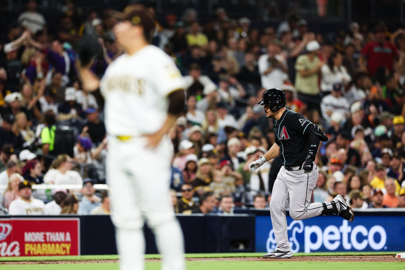 Arenado homers, Kelly pitches 7 strong innings as Diamondbacks beat Padres 3-1 to split series | iNFOnews.ca