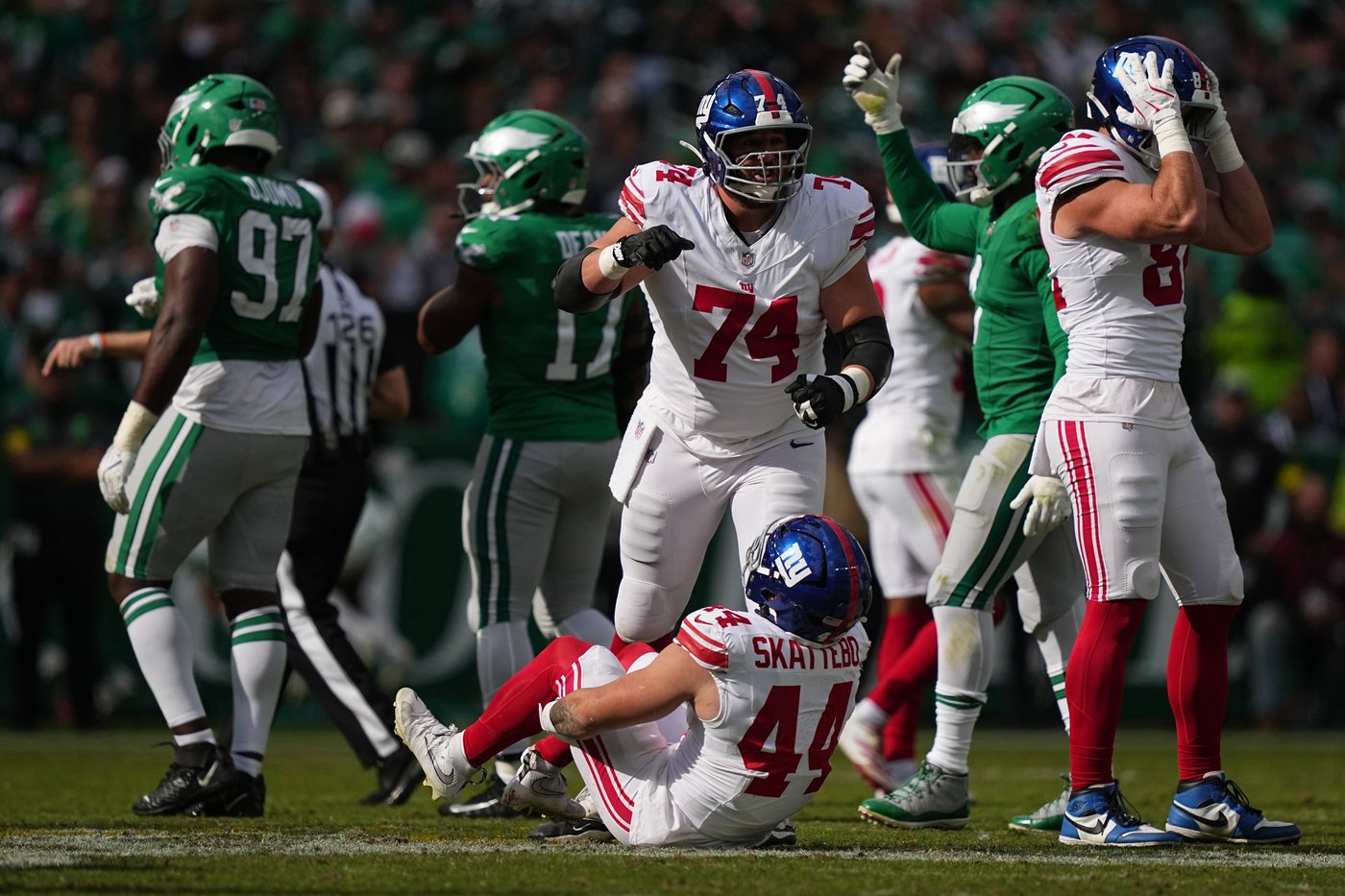 Giants rookie running back Cam Skattebo has surgery after dislocating right ankle vs. Eagles | iNFOnews.ca