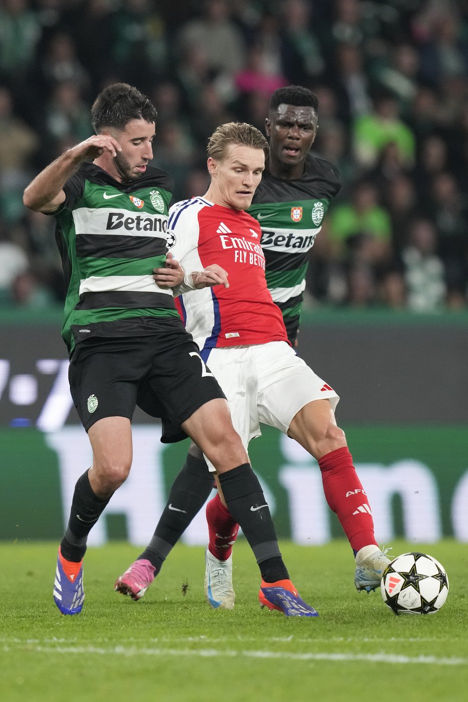 'Unbelievable' Odegaard transforms Arsenal and gets Saka smiling again | iNFOnews.ca