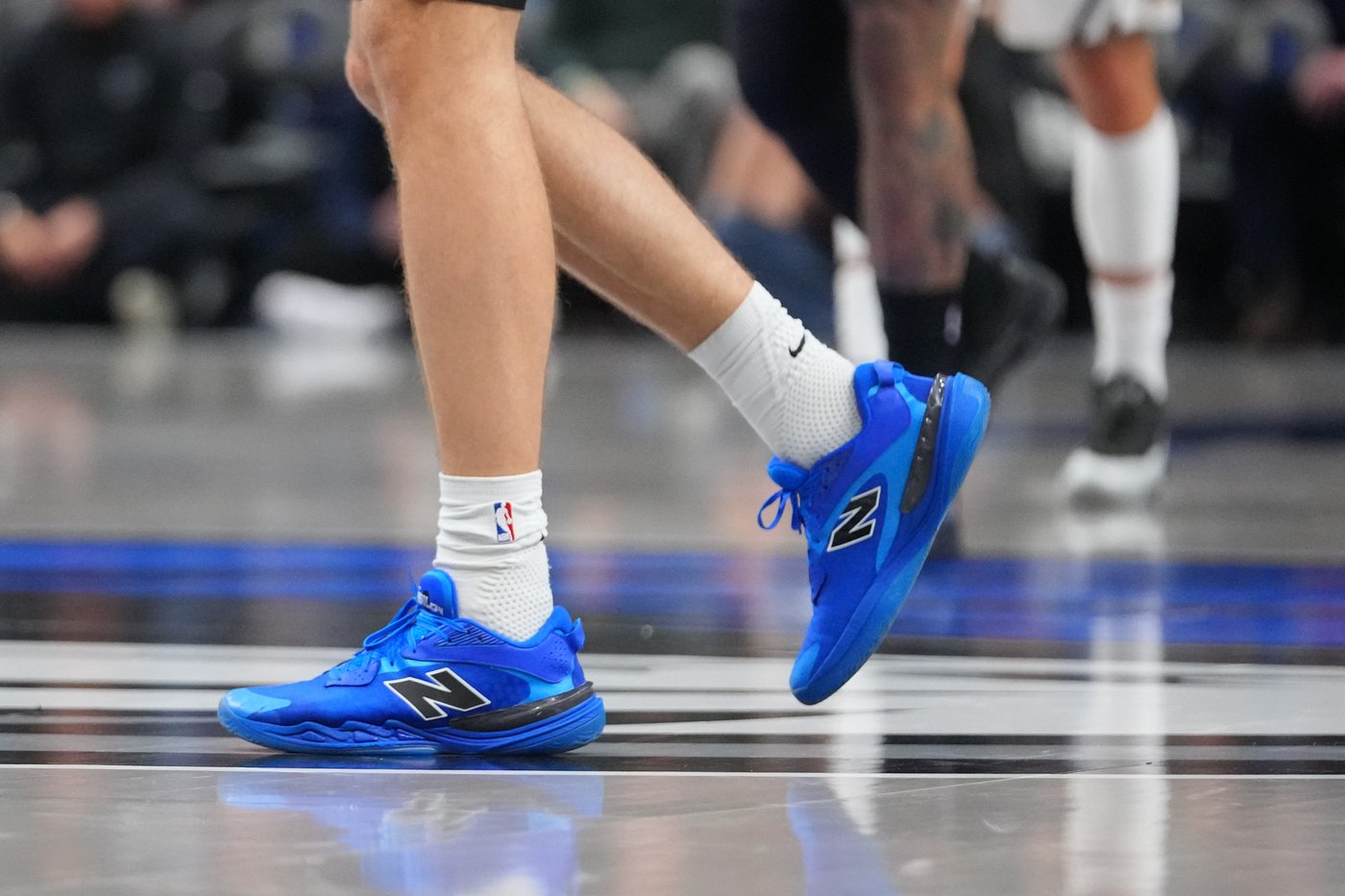Cooper Flagg sprains an ankle and is ruled out after halftime as Mavs lose to Nuggets | iNFOnews.ca Cooper Flagg sprains an ankle and is ruled out after halftime as Mavs lose to Nuggets | iNFOnews.ca