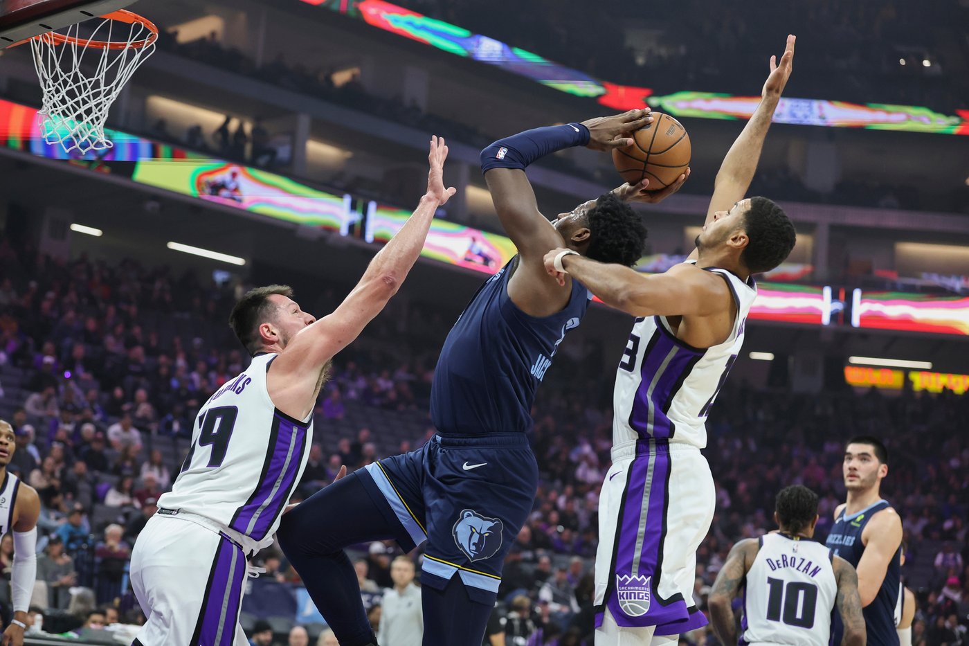 Zach Edey has career-high 32 points to lead Grizzlies past Kings 115-107 | iNFOnews.ca