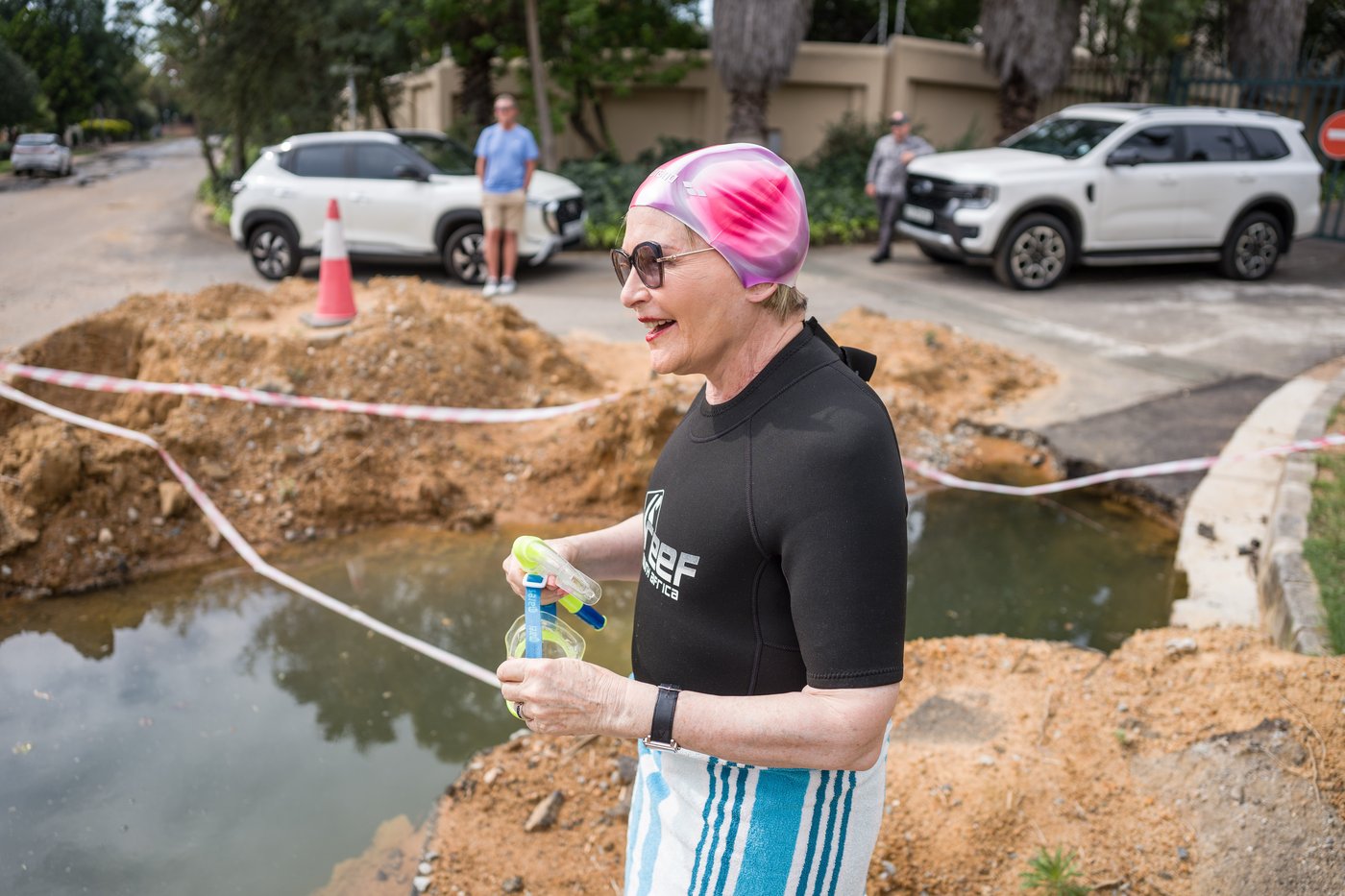 A South African politician goes snorkeling in a giant pothole to highlight city management failures | iNFOnews.ca