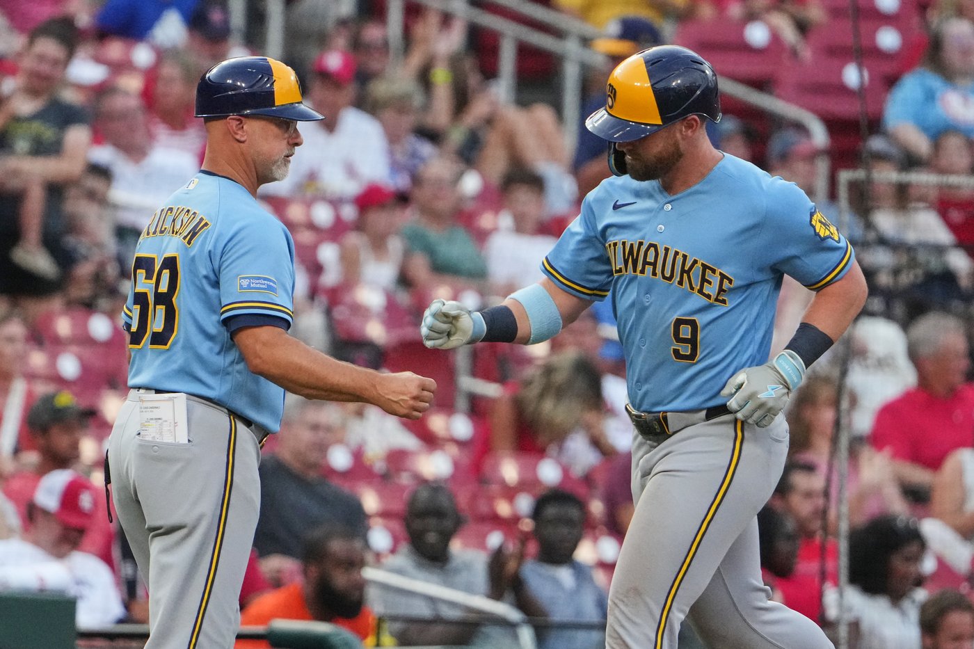 Bauers and Turang homers help the NL Central-leading Brewers beat the Cardinals 8-4 | iNFOnews.ca