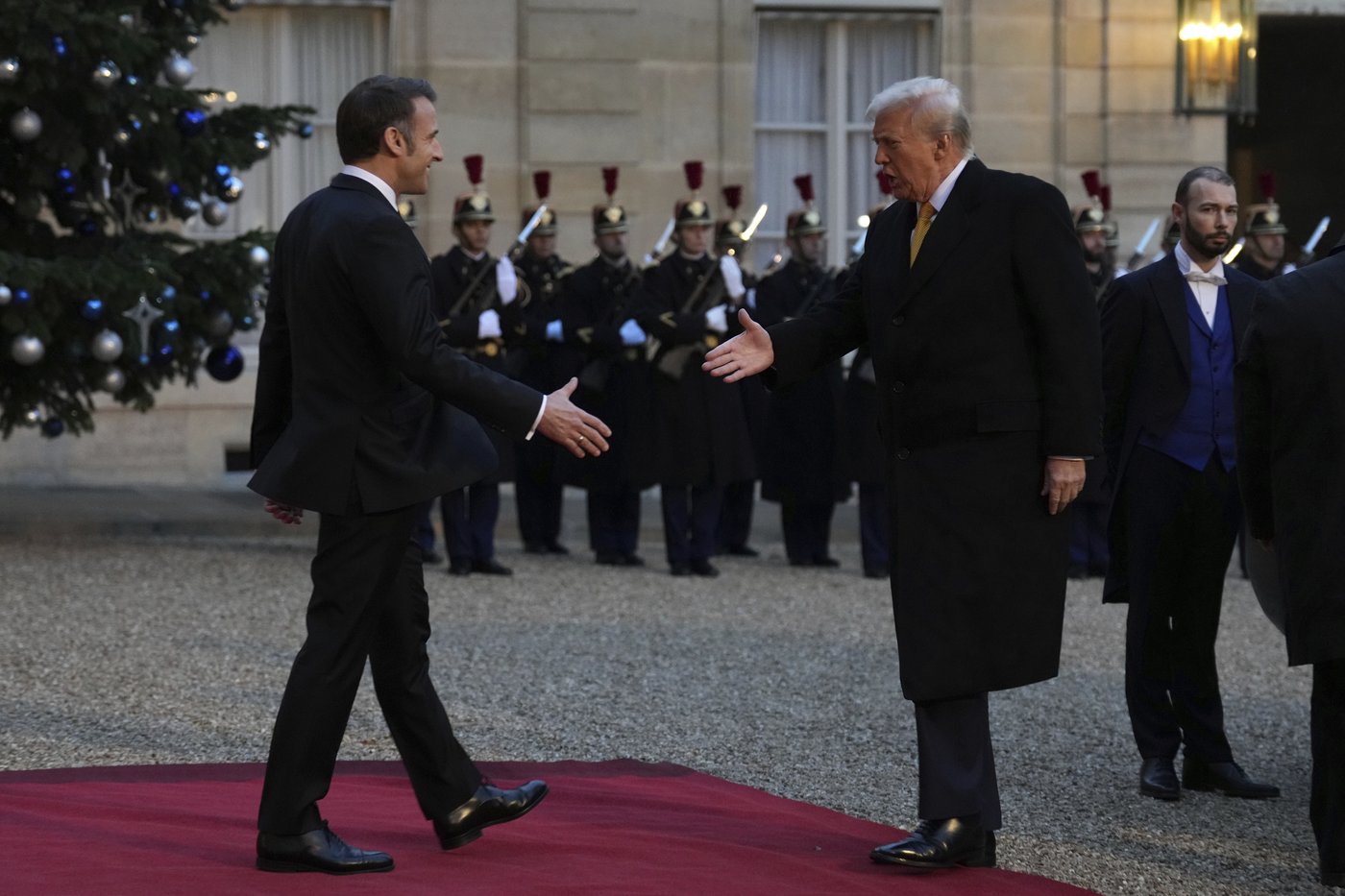 Trump is welcomed by Macron to Paris with presidential pomp and joined by Zelenskyy for their talks | iNFOnews.ca