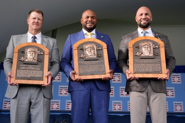 Beltrán, Jones and Kent pay tribute to home and family during Baseball Hall of Fame inductions | iNFOnews.ca