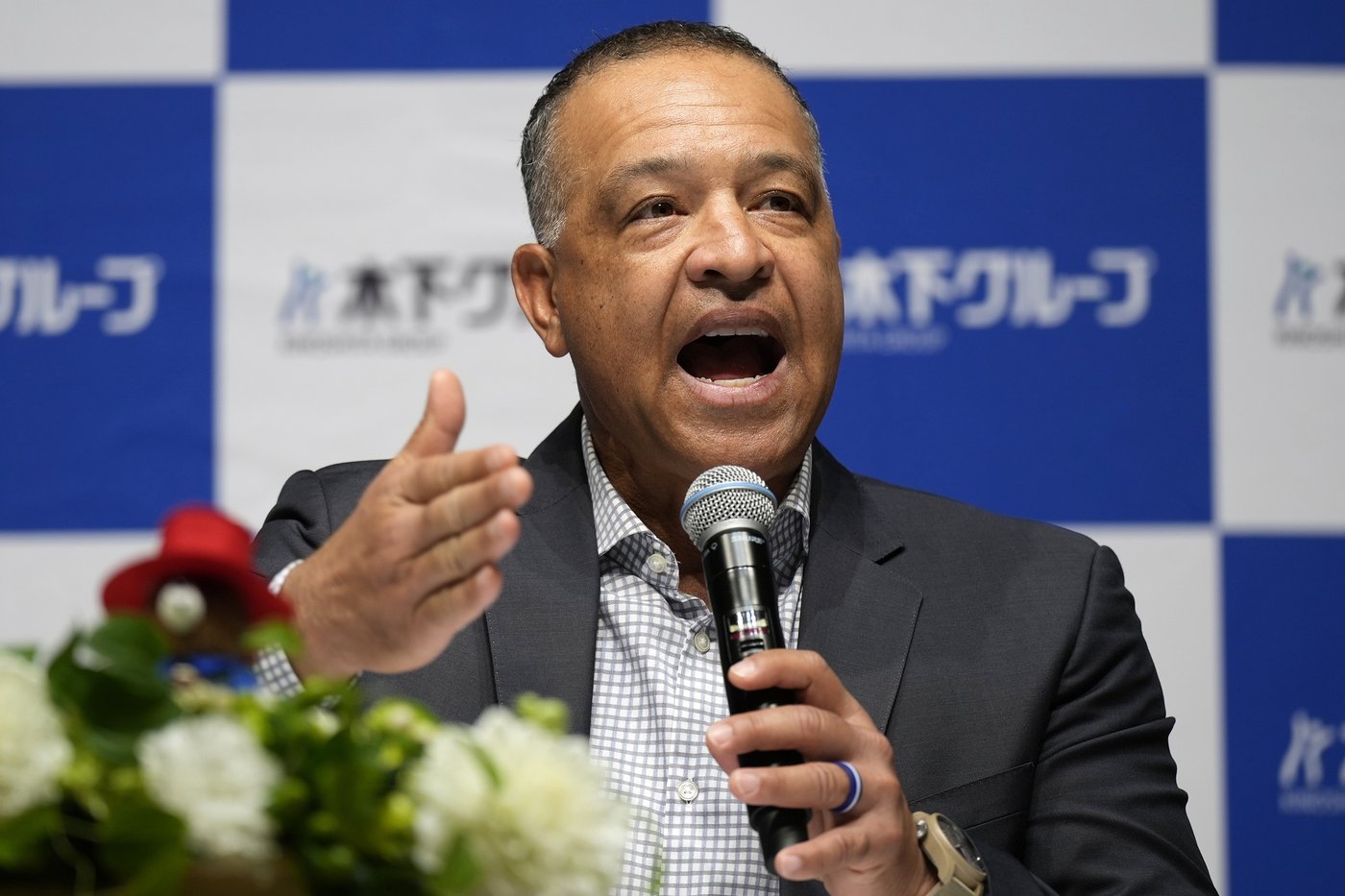 Does Shohei Ohtani still owe his manager Dave Roberts a new Porsche? | iNFOnews.ca