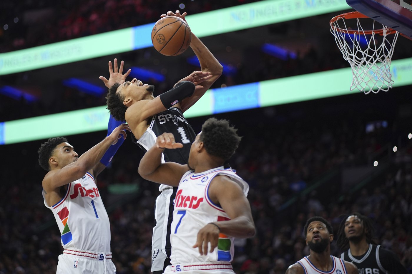 Maxey rallies the 76ers to a 111-106 victory over the Spurs after Embiid is ejected | iNFOnews.ca Maxey rallies the 76ers to a 111-106 victory over the Spurs after Embiid is ejected | iNFOnews.ca