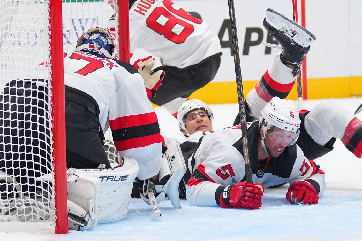 Hellebuyck earns win in Devils debut as New Jersey beats Dallas 5-1 | iNFOnews.ca Hellebuyck earns win in Devils debut as New Jersey beats Dallas 5-1 | iNFOnews.ca