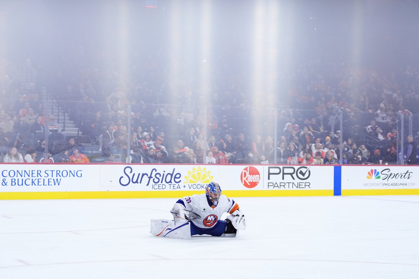 Sorokin's 6th shutout and Pageau's 2 goals power Islanders to 4-0 win over Flyers | iNFOnews.ca