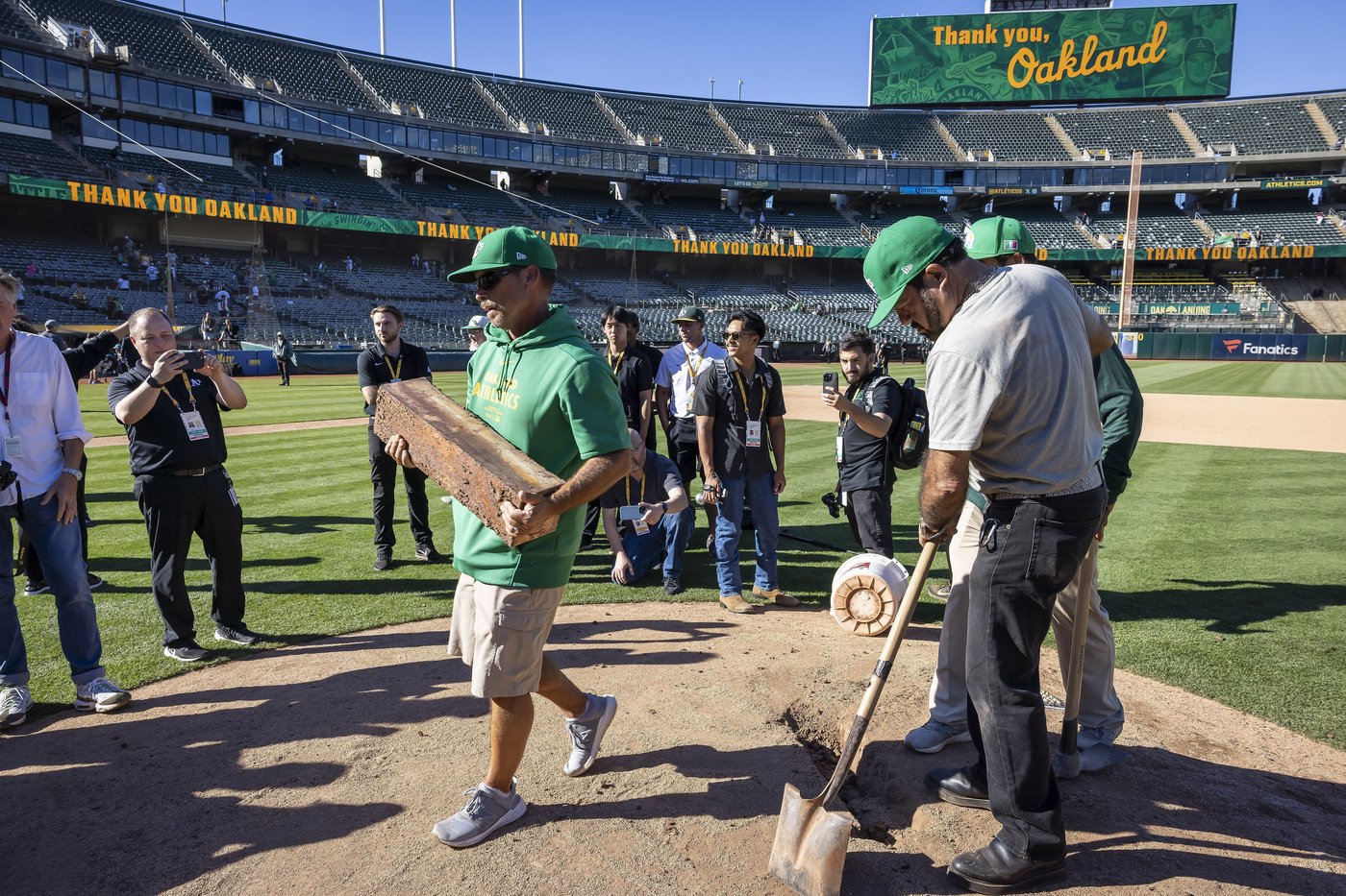 Athletics bid emotional farewell to Oakland Coliseum that they called home since 1968 | iNFOnews.ca Athletics bid emotional farewell to Oakland Coliseum that they called home since 1968 | iNFOnews.ca