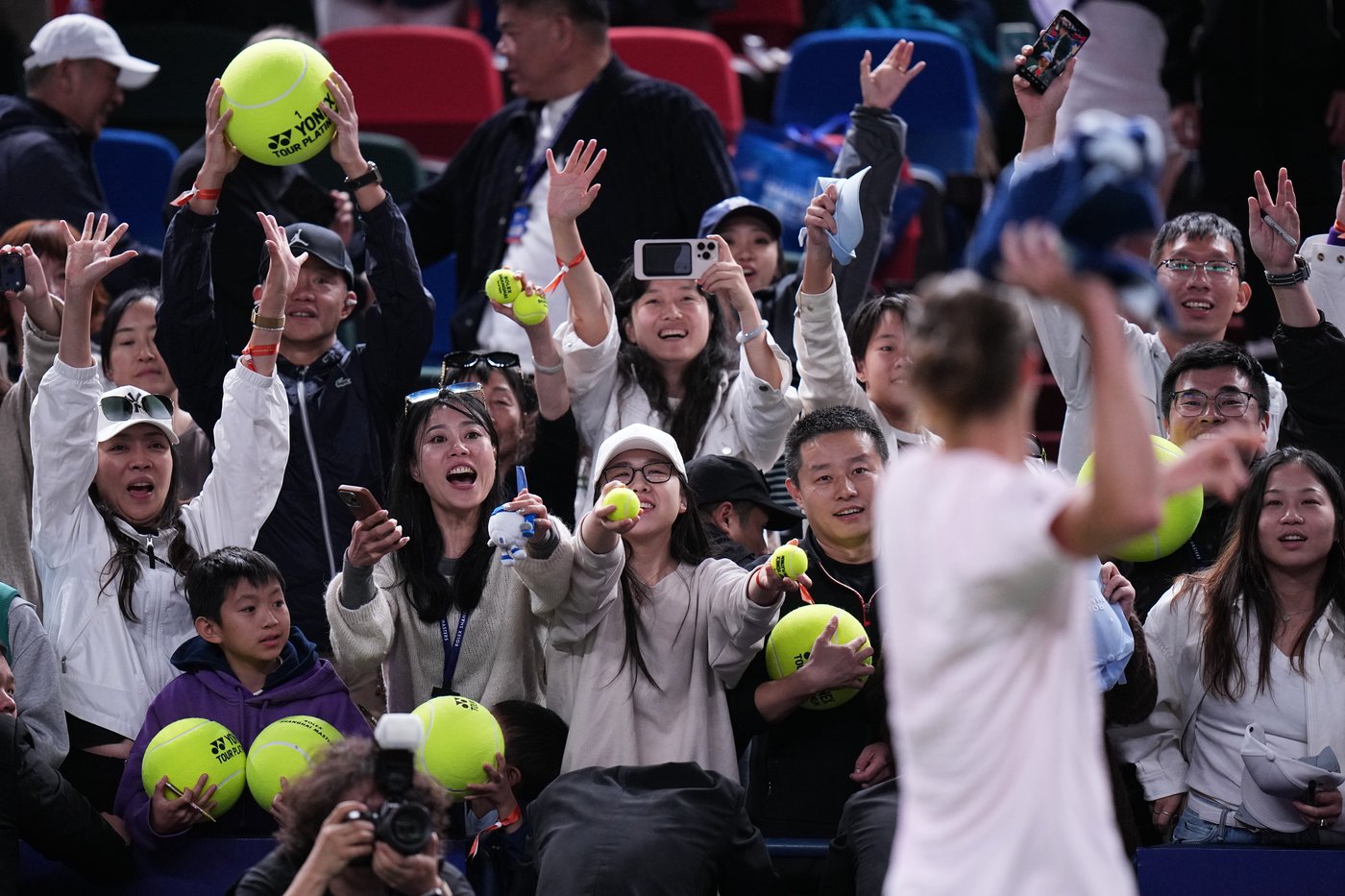 Zverev wins in straight sets against de Minaur for Shanghai Masters semifinal spot | iNFOnews.ca Zverev wins in straight sets against de Minaur for Shanghai Masters semifinal spot | iNFOnews.ca