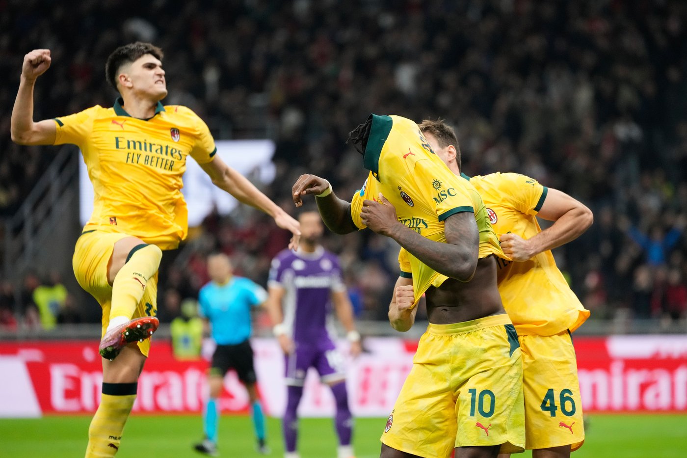 Matteo Gabbia's quick thinking saves Rafael Leão from yellow card in AC Milan win | iNFOnews.ca Matteo Gabbia's quick thinking saves Rafael Leão from yellow card in AC Milan win | iNFOnews.ca