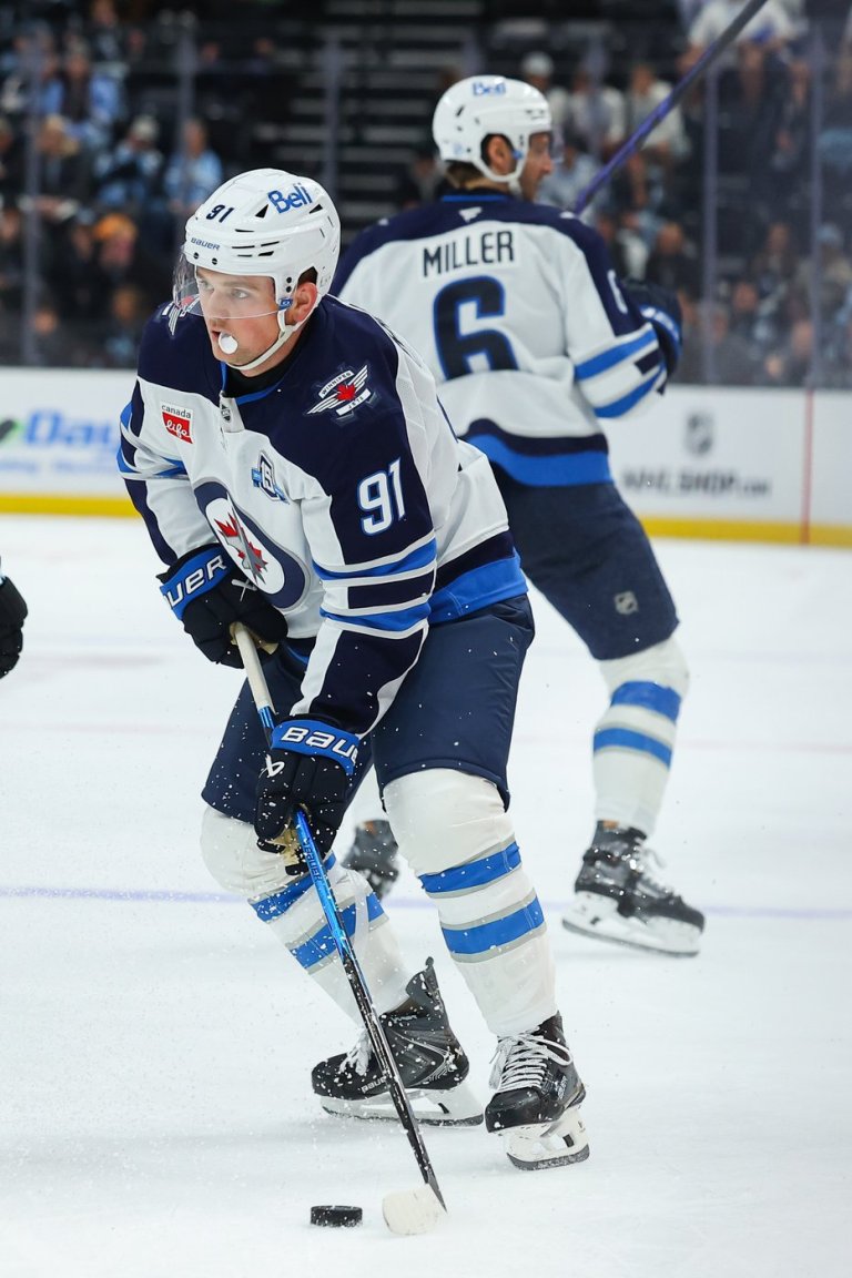 Jets re-sign Cole Perfetti to five-year contract worth $30 million | iNFOnews.ca