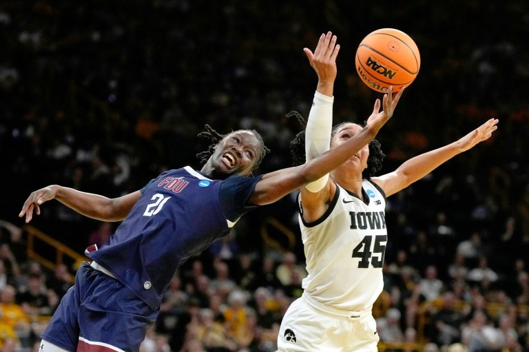 Second-seeded Iowa survives upset bid from No. 15 Fairleigh Dickinson, wins 58-48 in NCAA Tournament | iNFOnews.ca