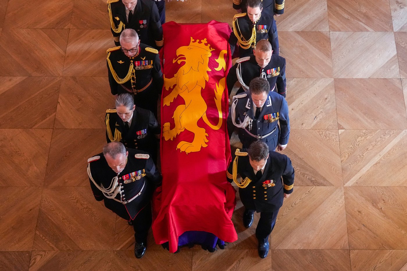 Norway's Queen Mette-Marit joins procession to bring late King Harald V's coffin to royal chapel | iNFOnews.ca Norway's Queen Mette-Marit joins procession to bring late King Harald V's coffin to royal chapel | iNFOnews.ca