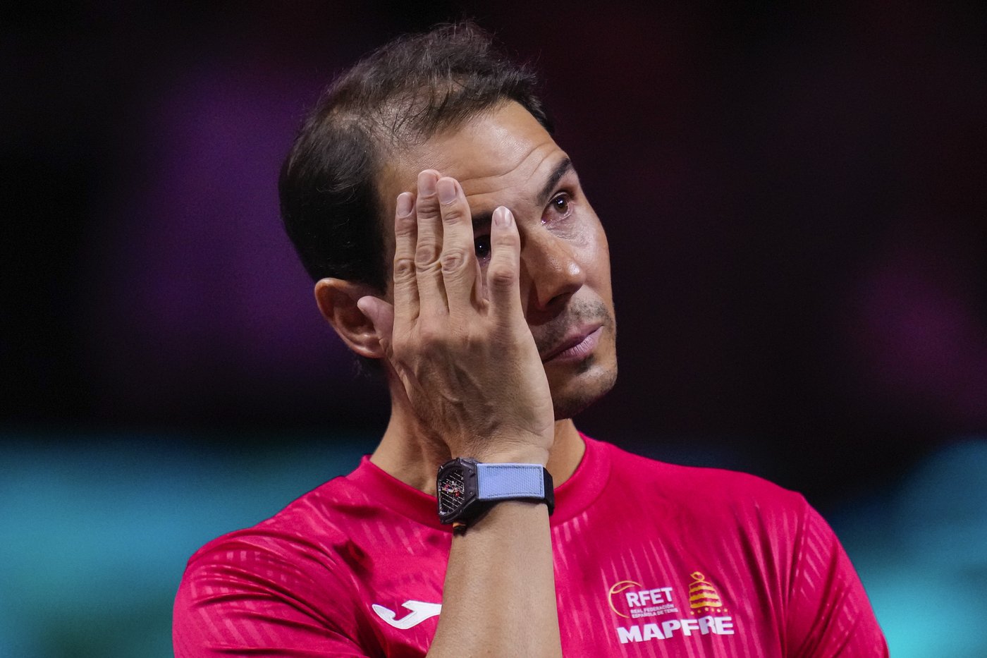 An emotional Rafael Nadal retires at the Davis Cup after he loses and Spain is eliminated | iNFOnews.ca